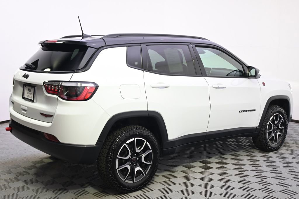 Used 2025 Jeep Compass Trailhawk image 7