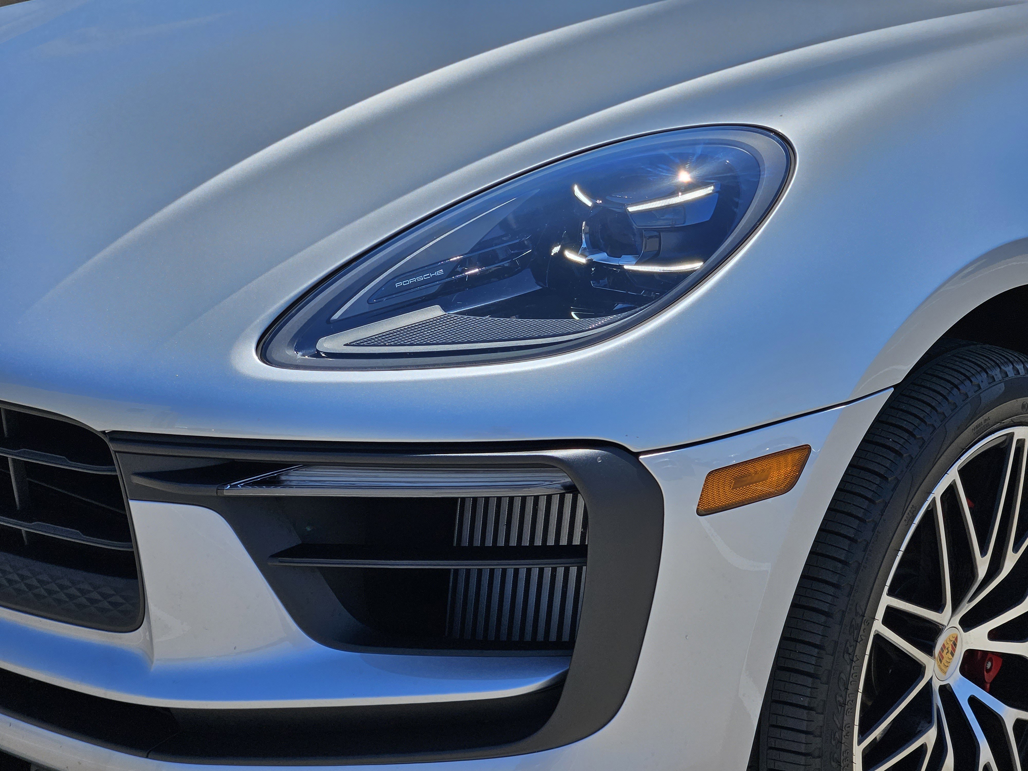 Certified 2024 Porsche Macan S AWD/4WD image 12