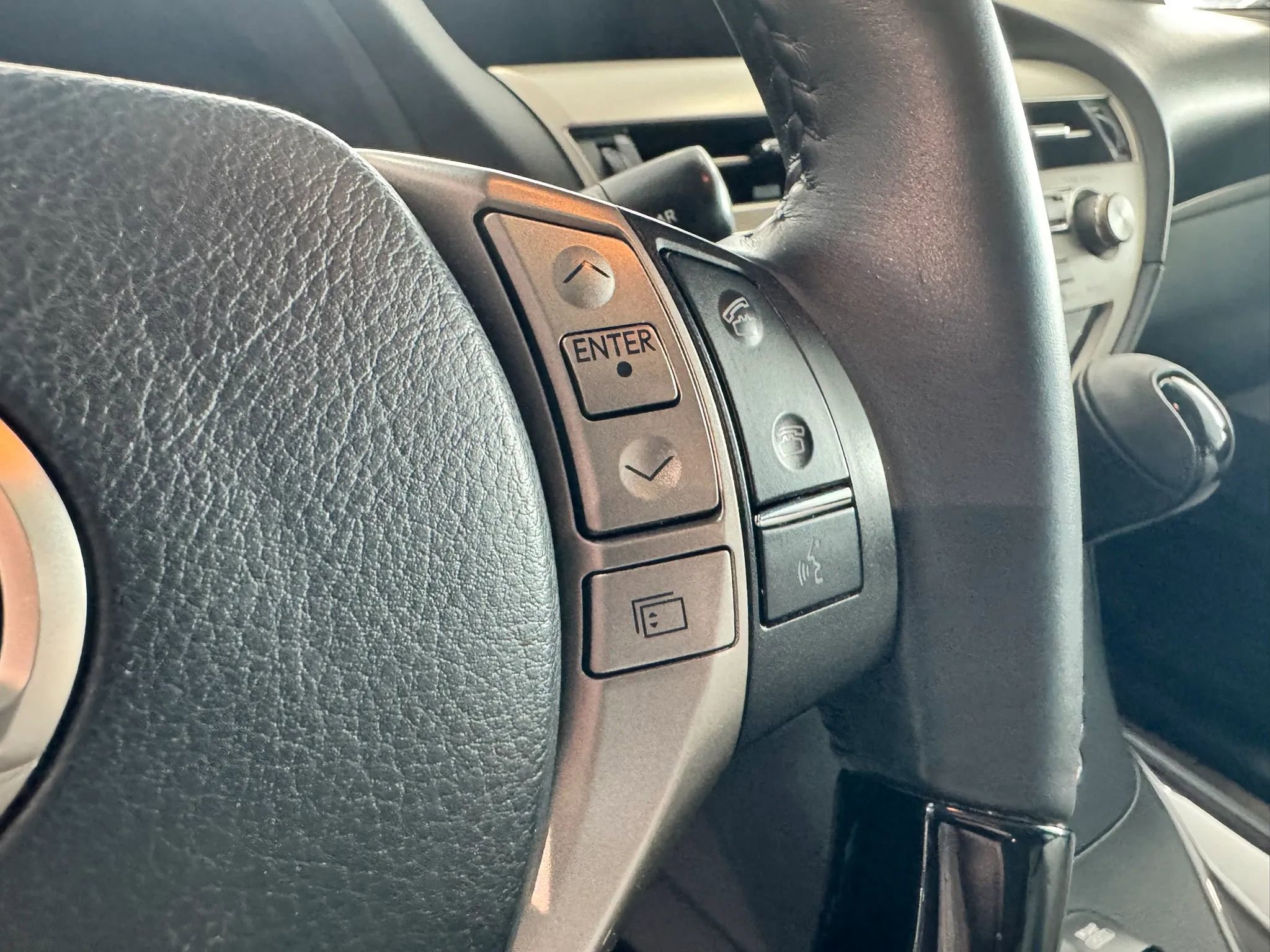 Used 2015 Lexus RX 450h AWD image 26