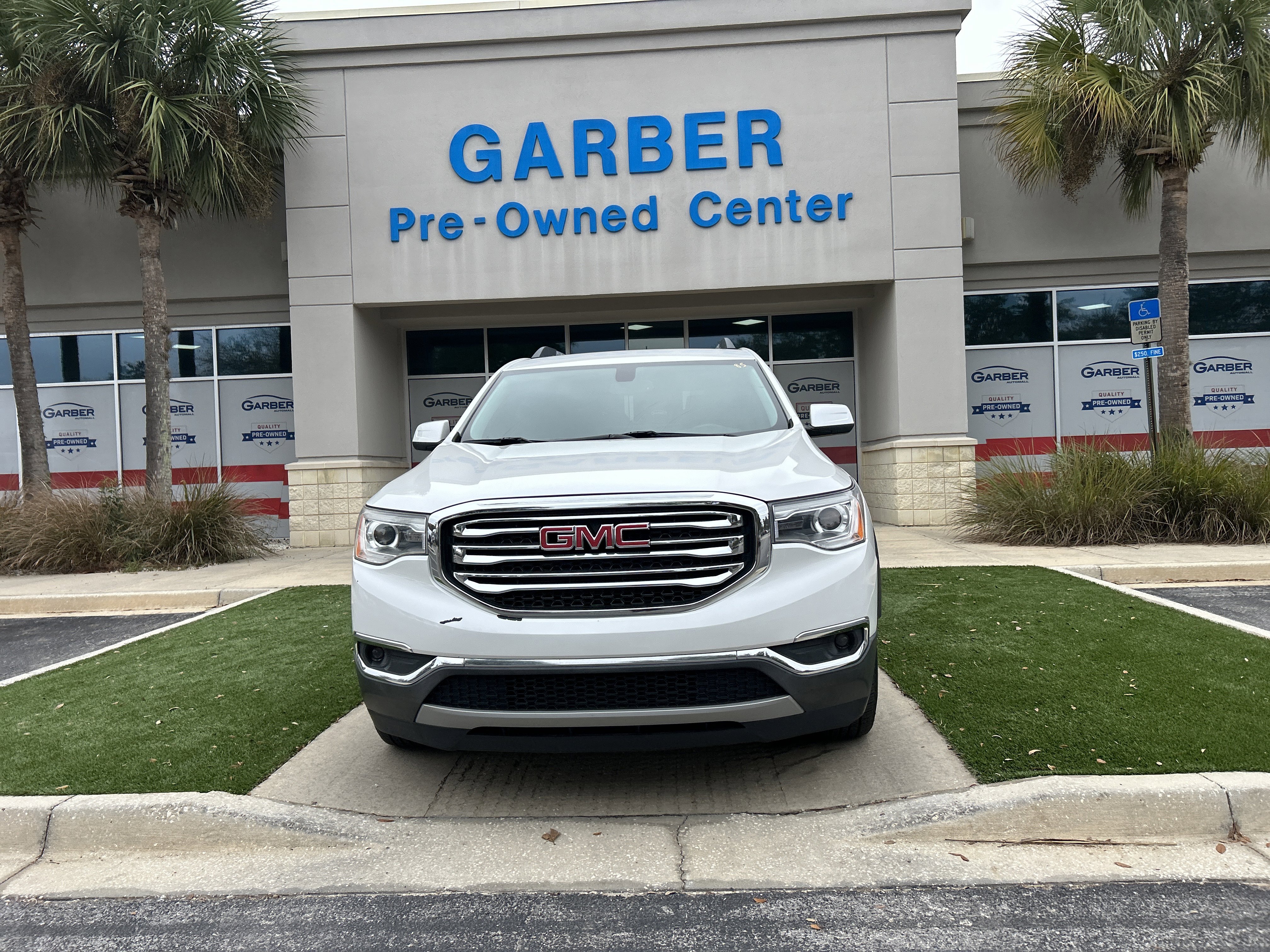 Used 2018 GMC Acadia SLT image 2