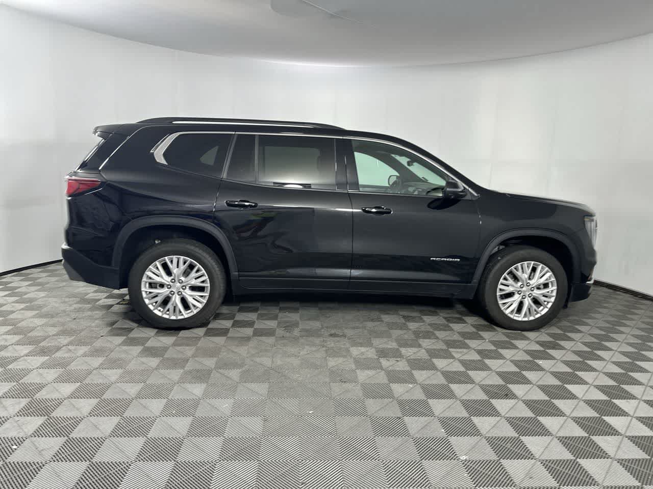 Used 2026 GMC Acadia Elevation w/ Elevation Premium Package FWD image 9