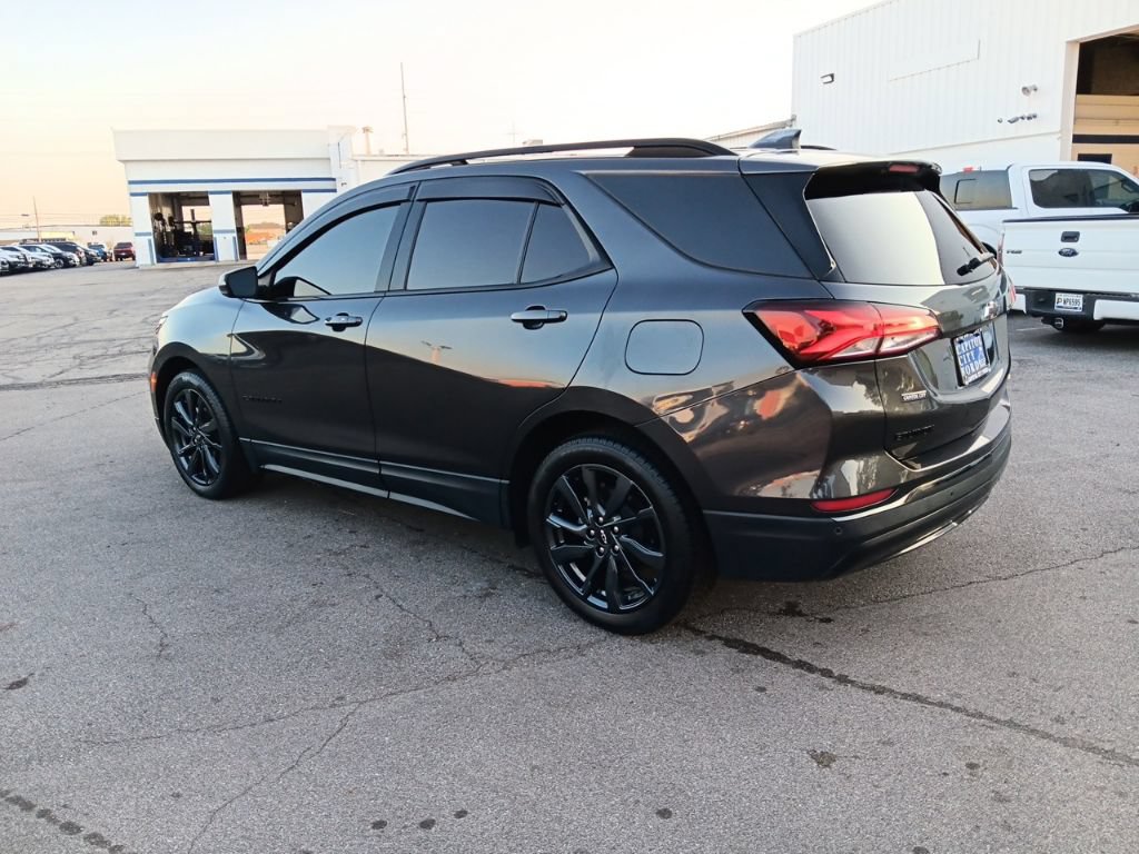 Used 2022 Chevrolet Equinox RS w/ RS Leather Package FWD image 8