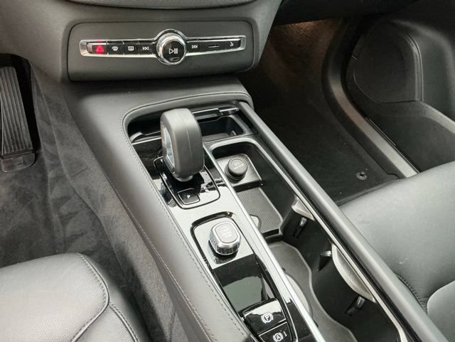 Certified 2025 Volvo XC90 B5 Core AWD/4WD image 15
