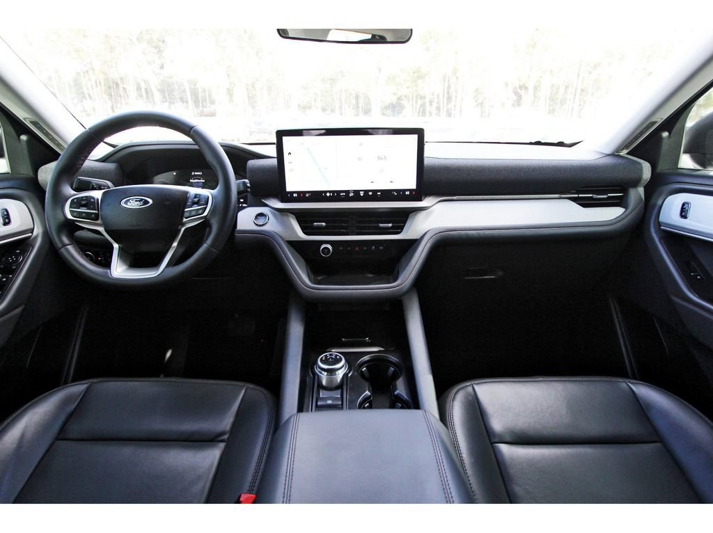 Used 2025 Ford Explorer Active w/ Active Comfort Package image 14