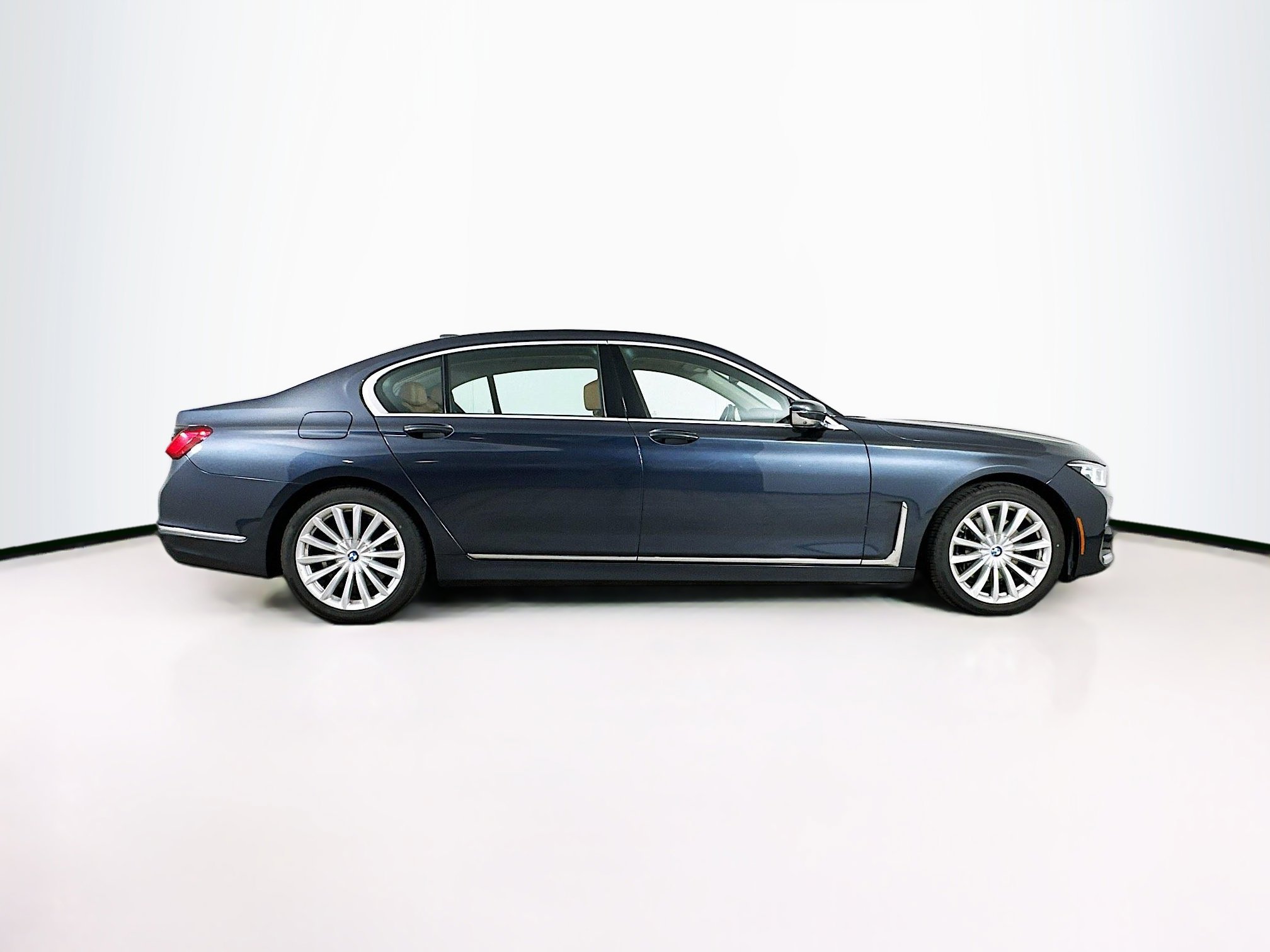Used 2020 BMW 740i xDrive w/ Cold Weather Package image 10