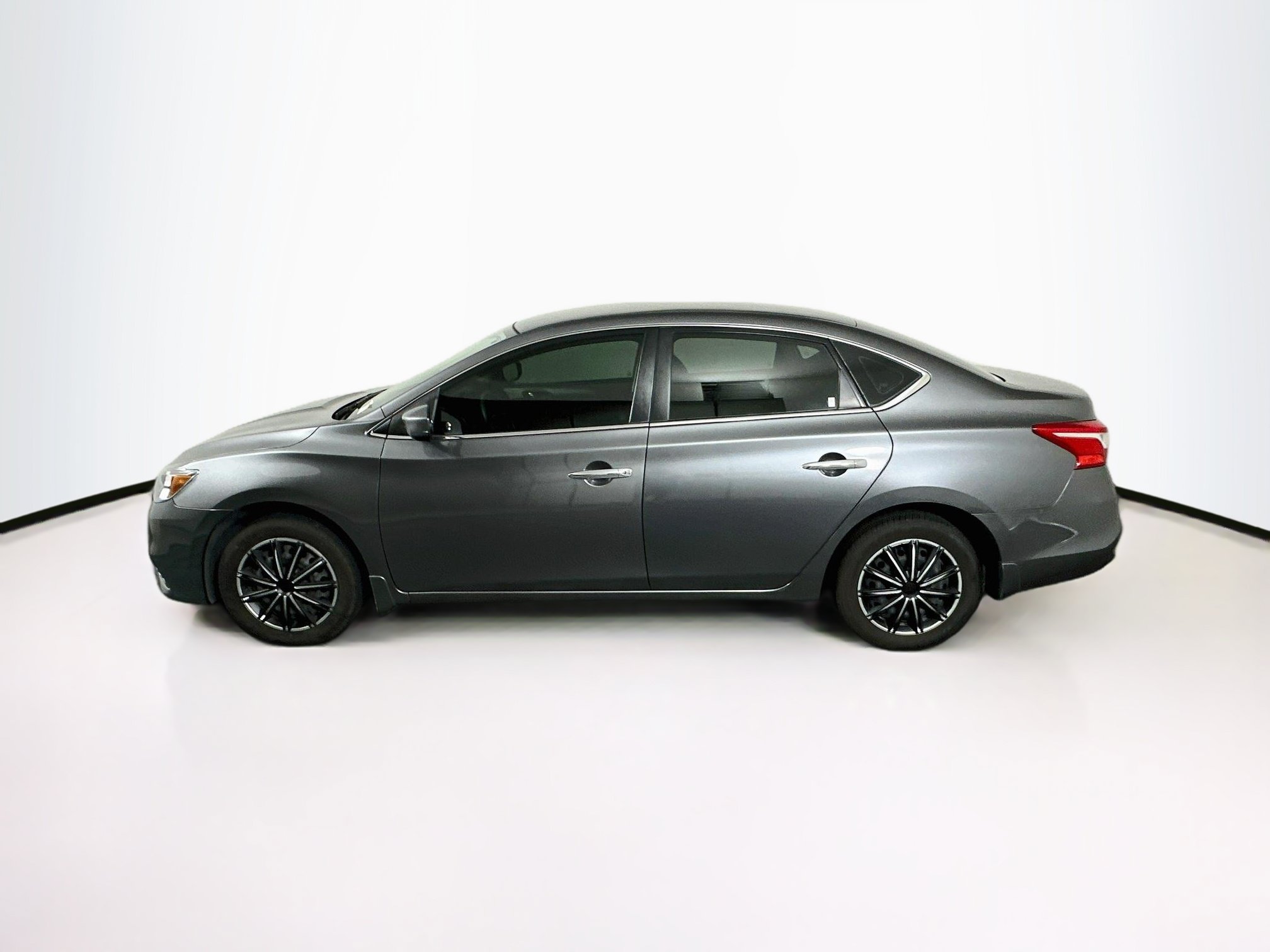 Used 2019 Nissan Sentra S FWD image 4
