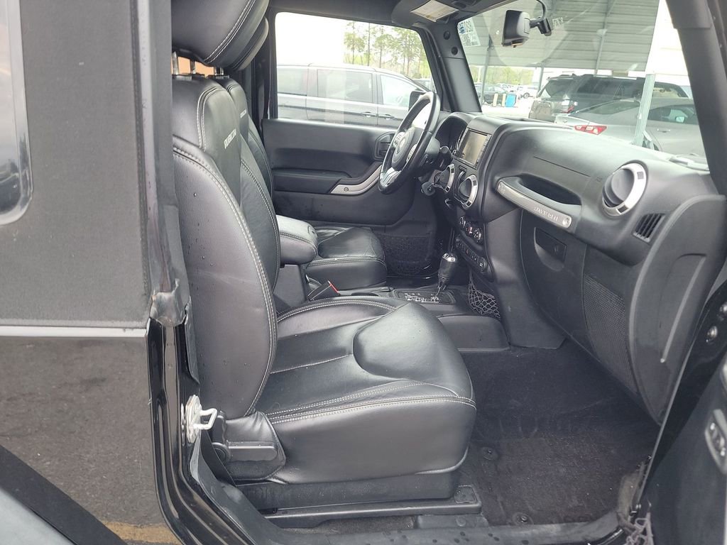 Used 2016 Jeep Wrangler Rubicon image 16