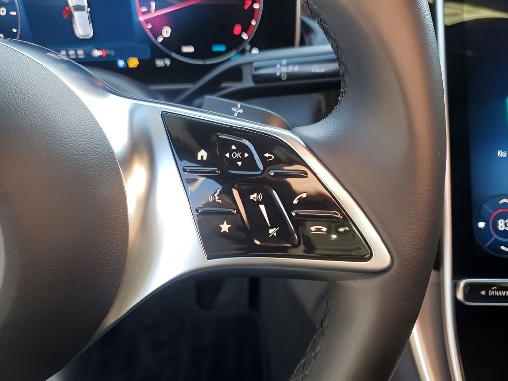 Used 2025 Mercedes-Benz GLC 300 4MATIC image 34