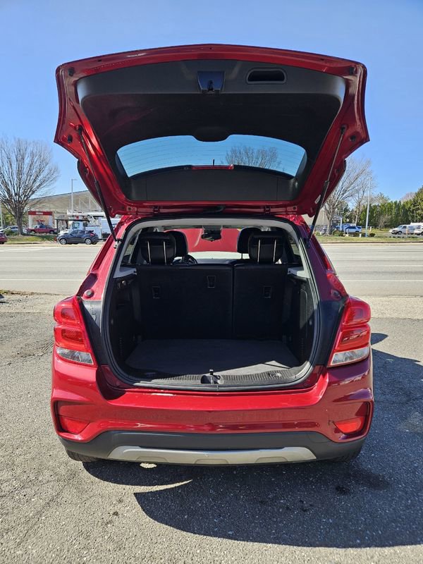 Used 2018 Chevrolet Trax LT w/ Sun & Sound Package image 26