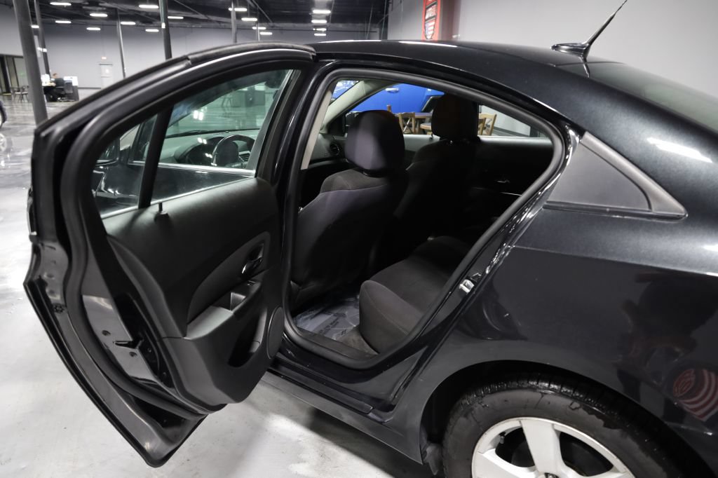 Used 2014 Chevrolet Cruze LT w/ Technology Package FWD image 16