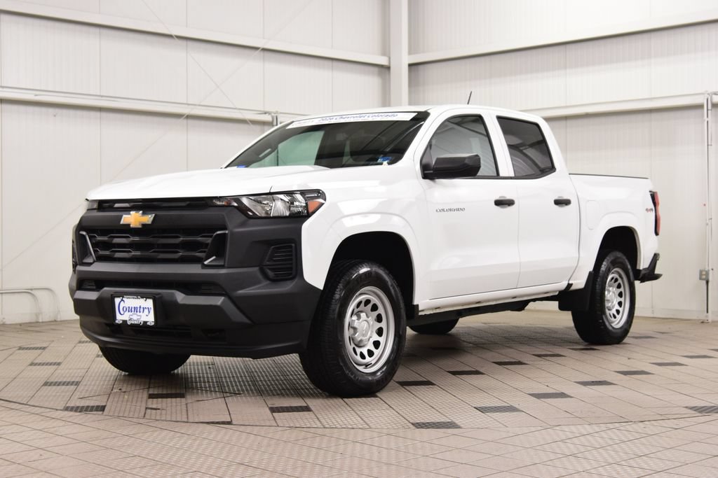 Used 2026 Chevrolet Colorado W/T AWD/4WD image 3