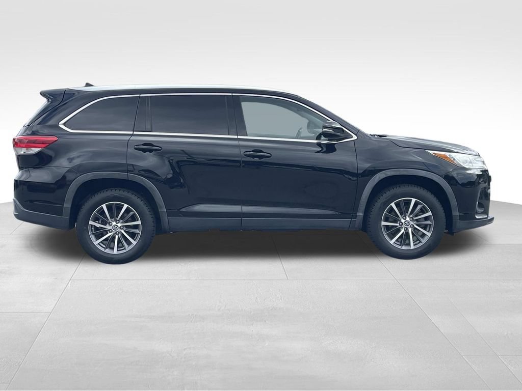 Used 2019 Toyota Highlander XLE FWD video 2