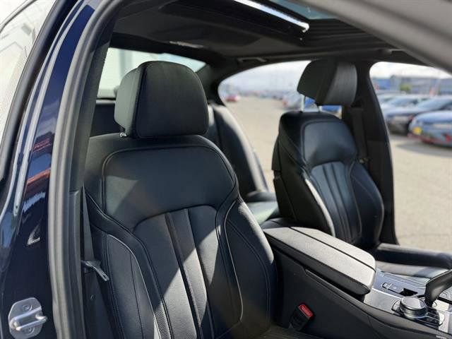 Used 2022 BMW M550i xDrive w/ Premium Package image 21