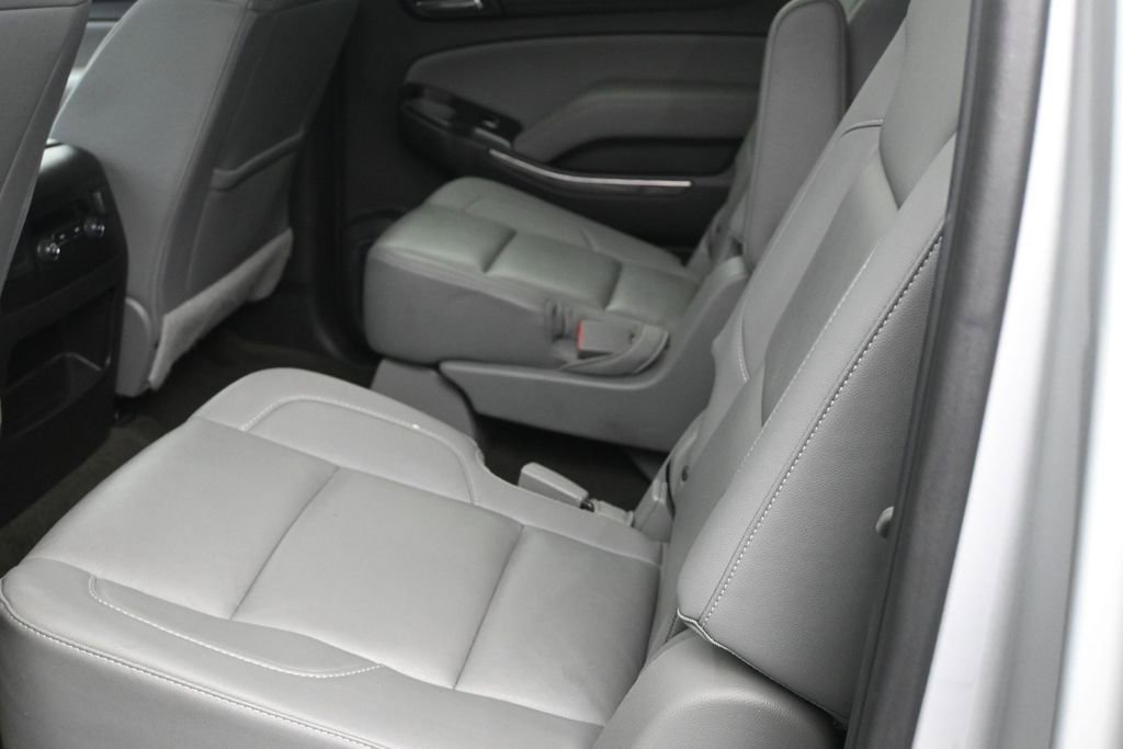 Used 2016 Chevrolet Suburban LT RWD image 15