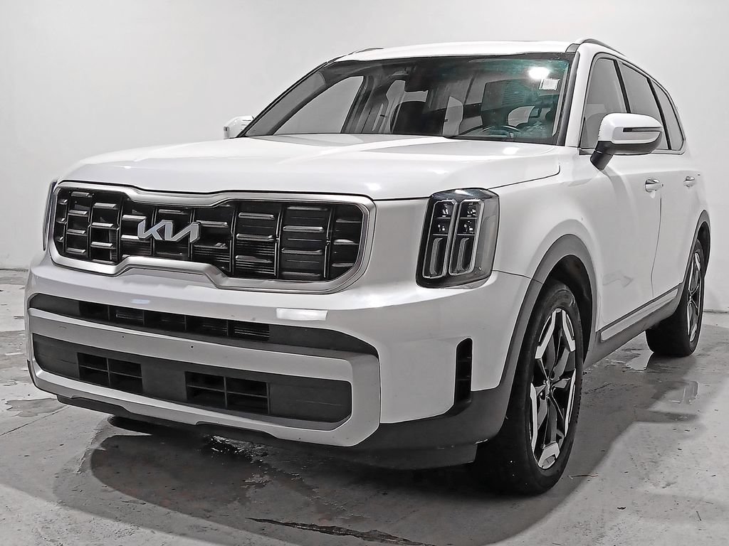 Used 2025 Kia Telluride S FWD image 3