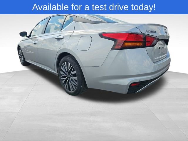 Used 2024 Nissan Altima 2.5 SV image 3