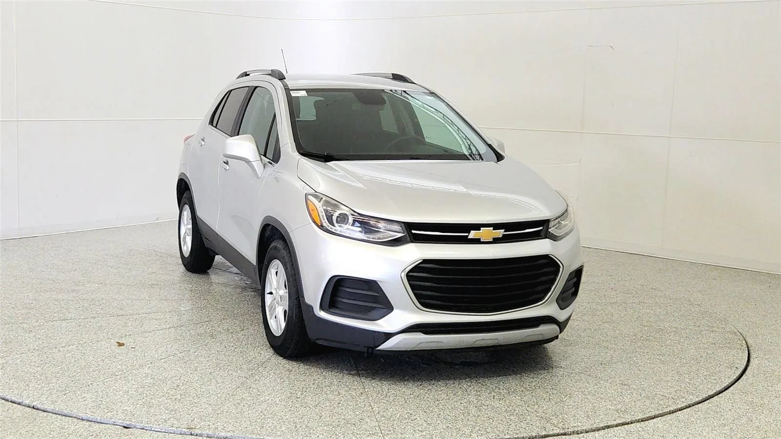 Used 2019 Chevrolet Trax LT w/ Driver Confidence Package FWD image 2