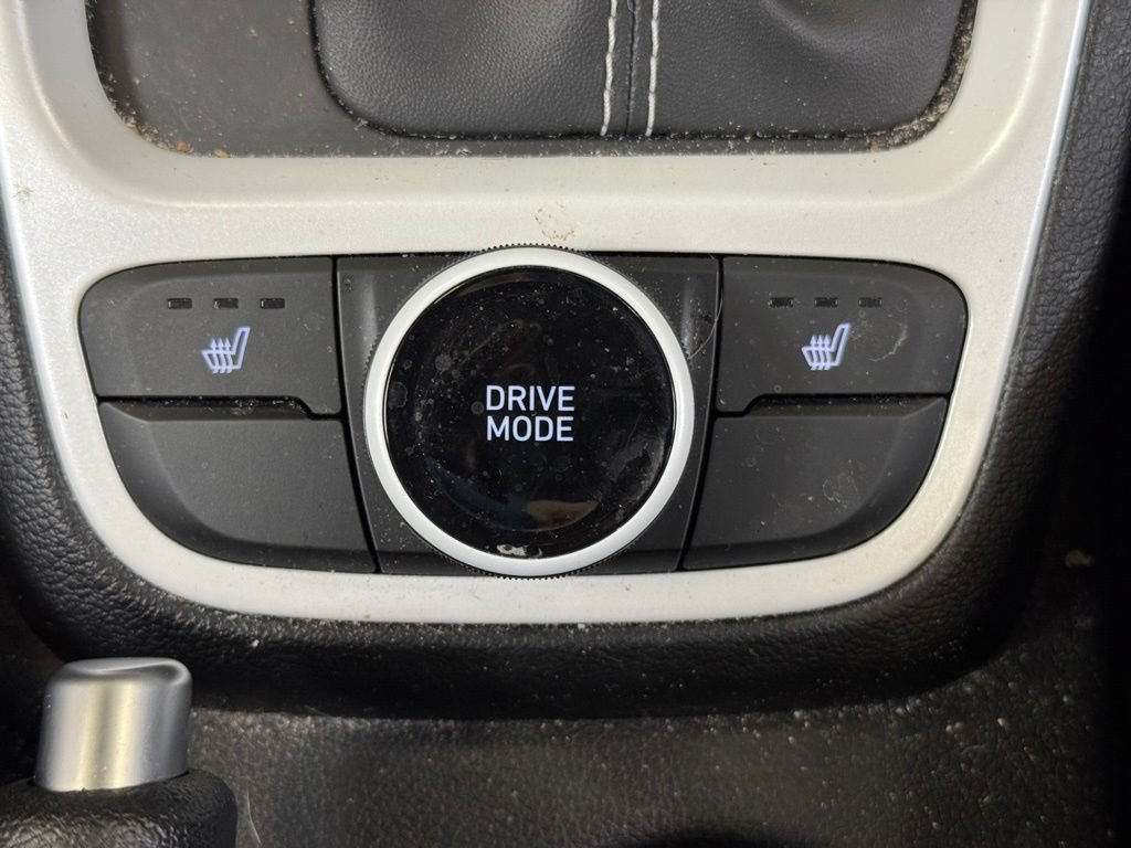 Used 2025 Hyundai Venue Limited FWD image 33