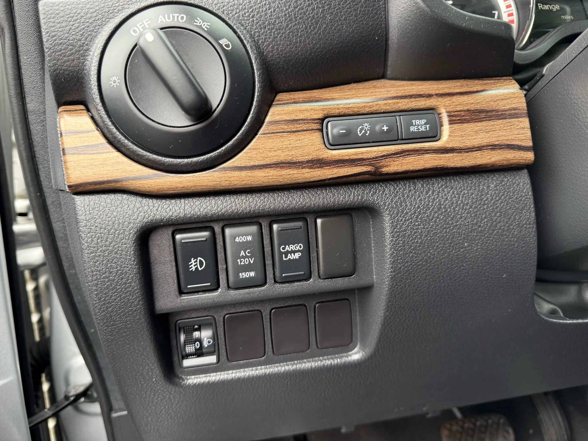 Used 2017 Nissan Titan SL image 37