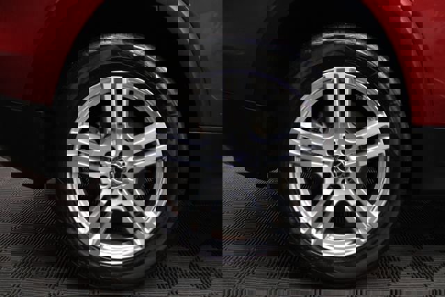 Used 2021 Mercedes-Benz GLB 250 4MATIC w/ Premium Package image 5