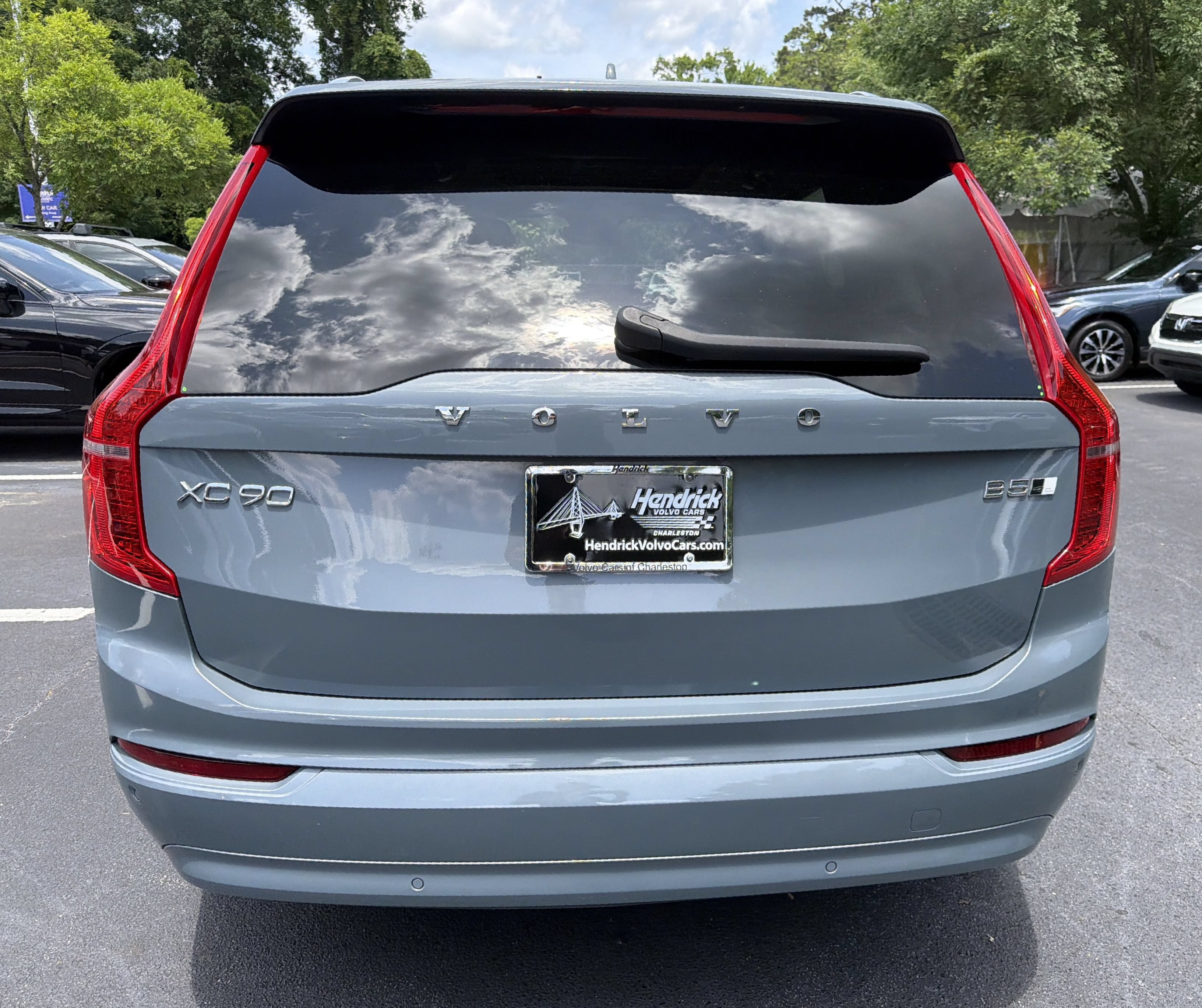 Used 2023 Volvo XC90 B5 Core AWD/4WD image 9