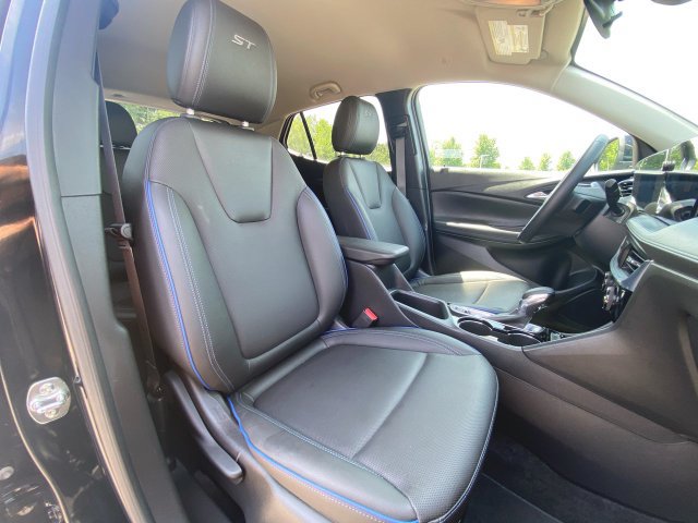 Used 2025 Buick Encore GX Sport Touring FWD image 25