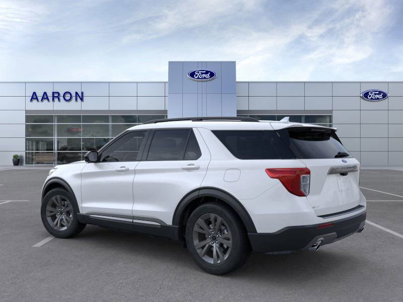 Used 2024 Ford Explorer XLT w/ Equipment Group 202A image 4