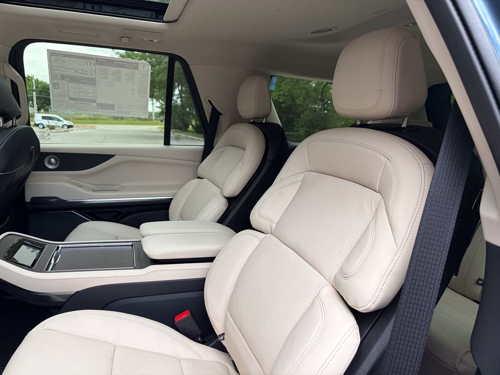 New 2027 Lincoln Navigator Reserve AWD/4WD image 20