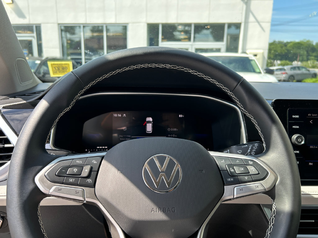 Used 2025 Volkswagen Taos SE AWD/4WD image 12