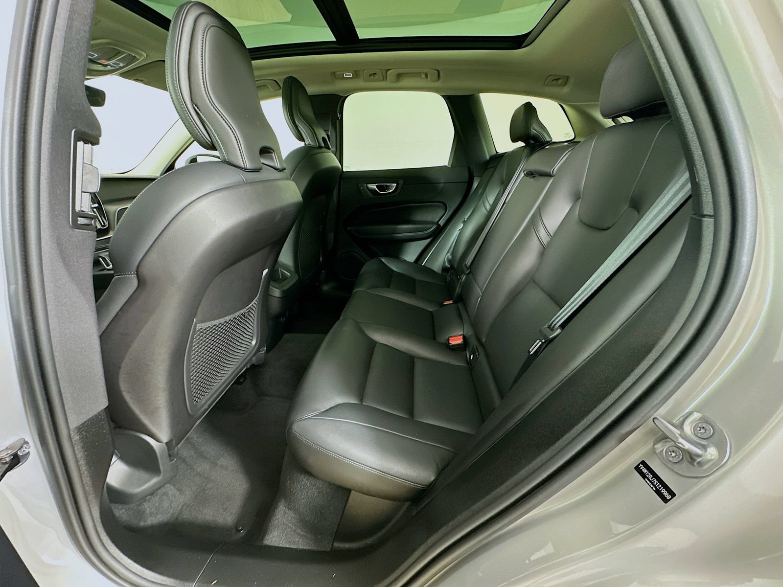 Used 2025 Volvo XC60 B5 Core AWD/4WD image 37
