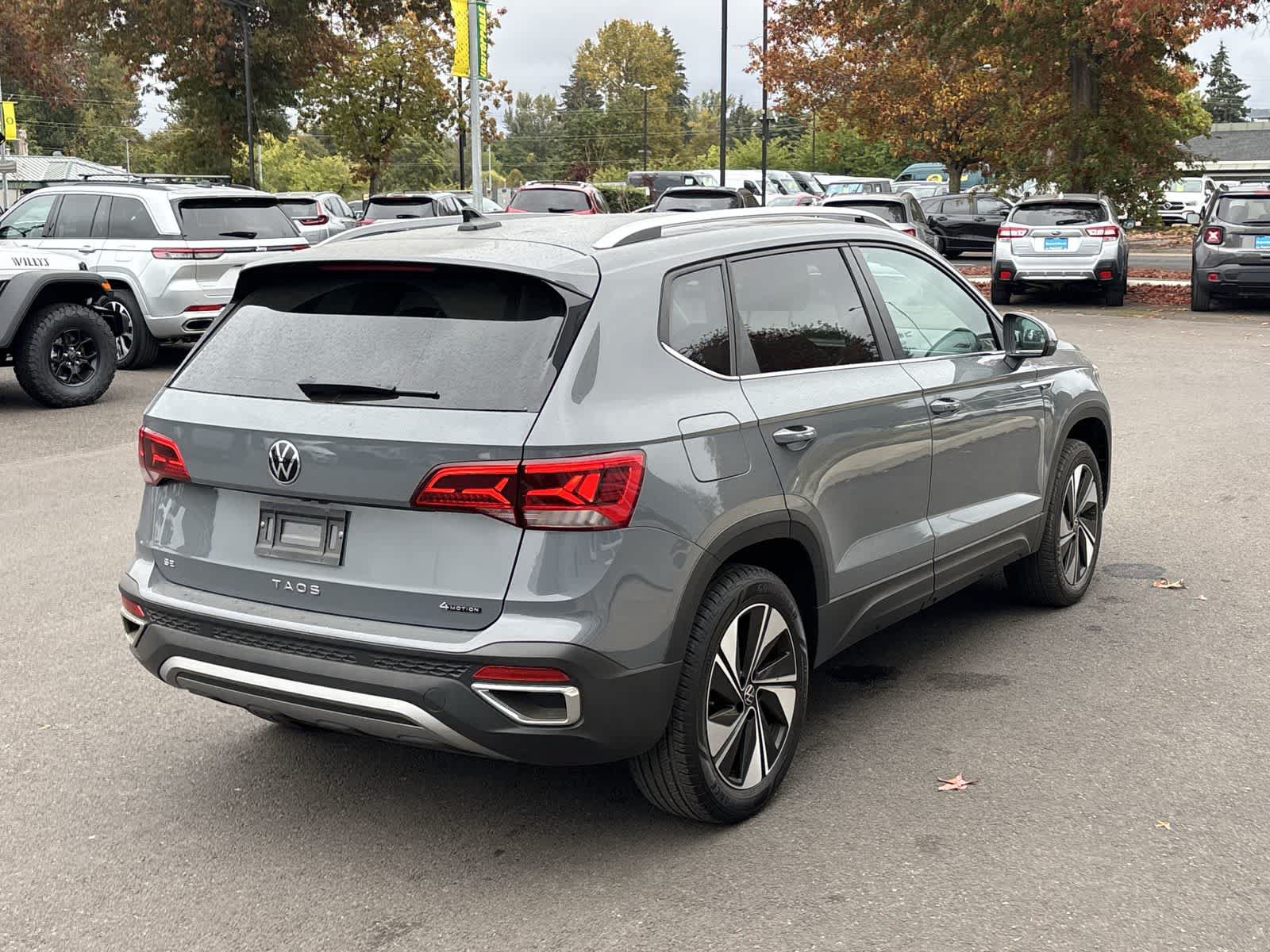 Used 2024 Volkswagen Taos SE AWD/4WD image 5