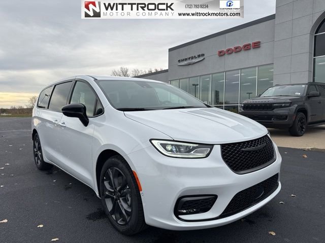 New 2026 Chrysler Pacifica Select image 1