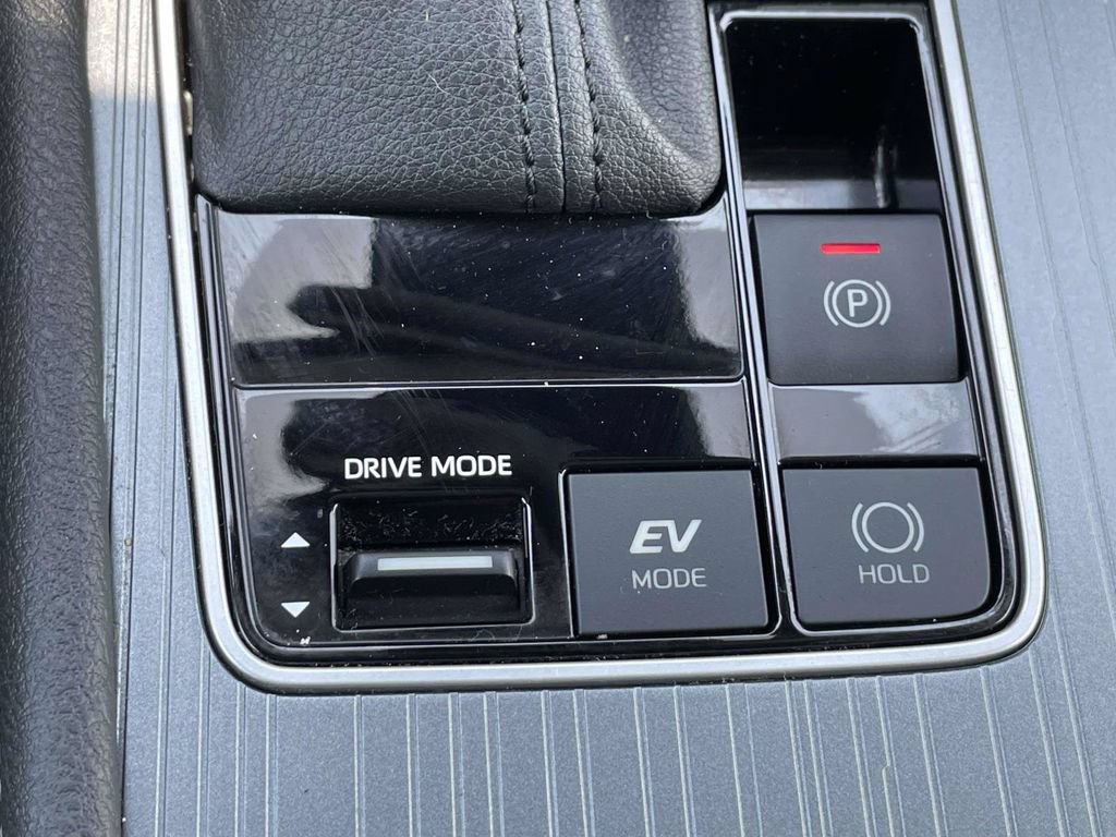 Used 2025 Toyota Sienna XLE FWD image 34