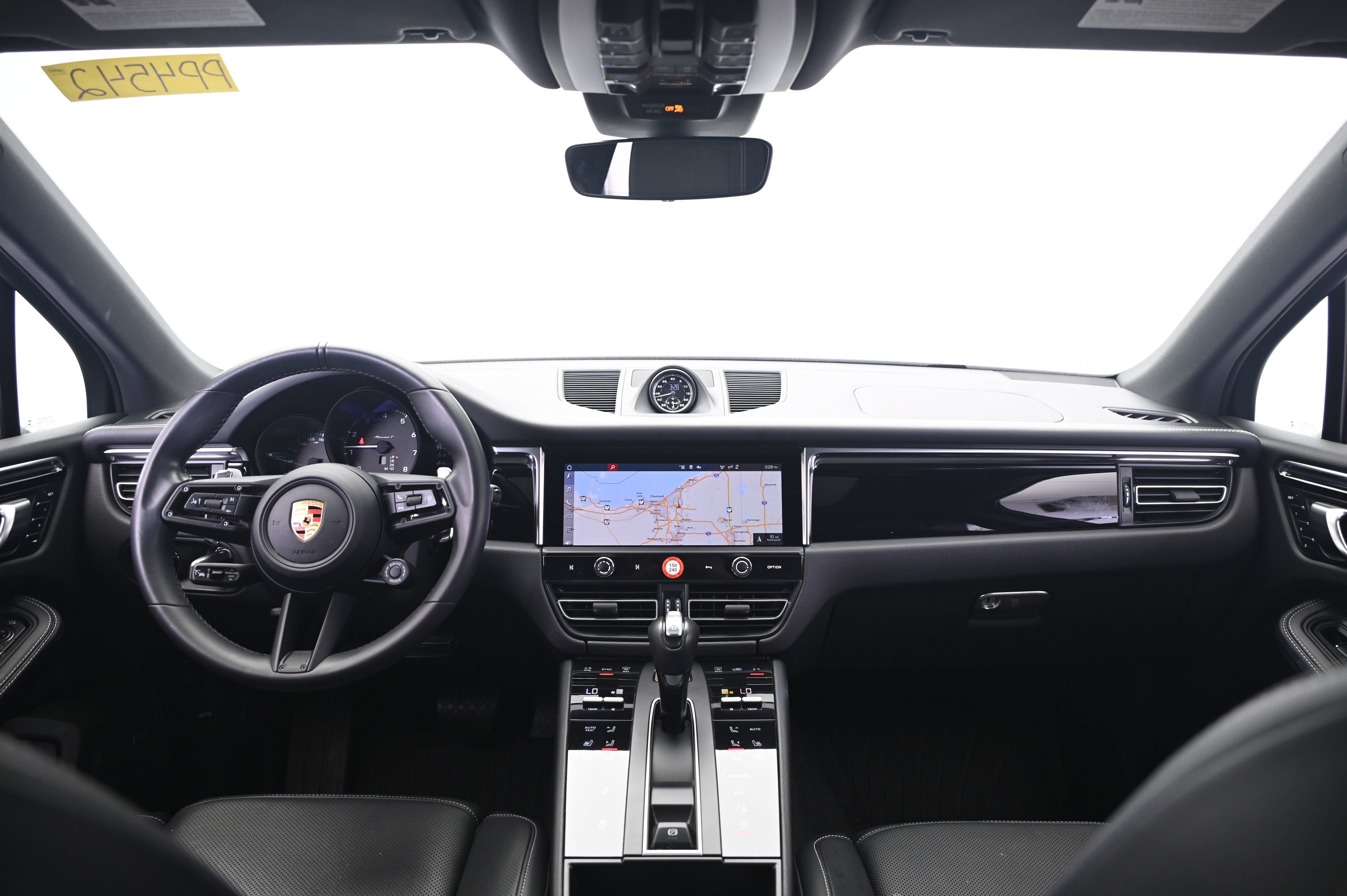 Certified 2023 Porsche Macan Turbo AWD/4WD image 31
