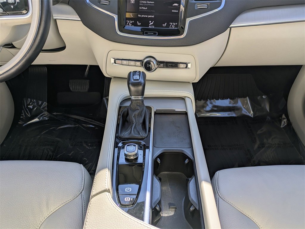 Certified 2022 Volvo XC90 T5 Momentum w/ Climate Package image 19