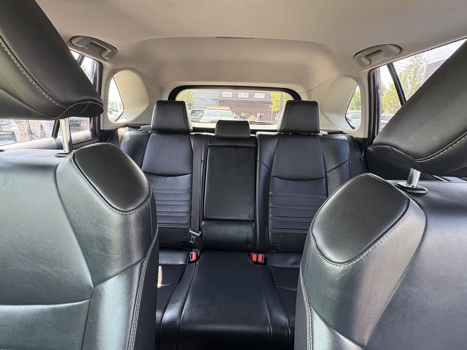 Used 2019 Toyota RAV4 XLE Premium w/ Cold Weather Package AWD/4WD image 19