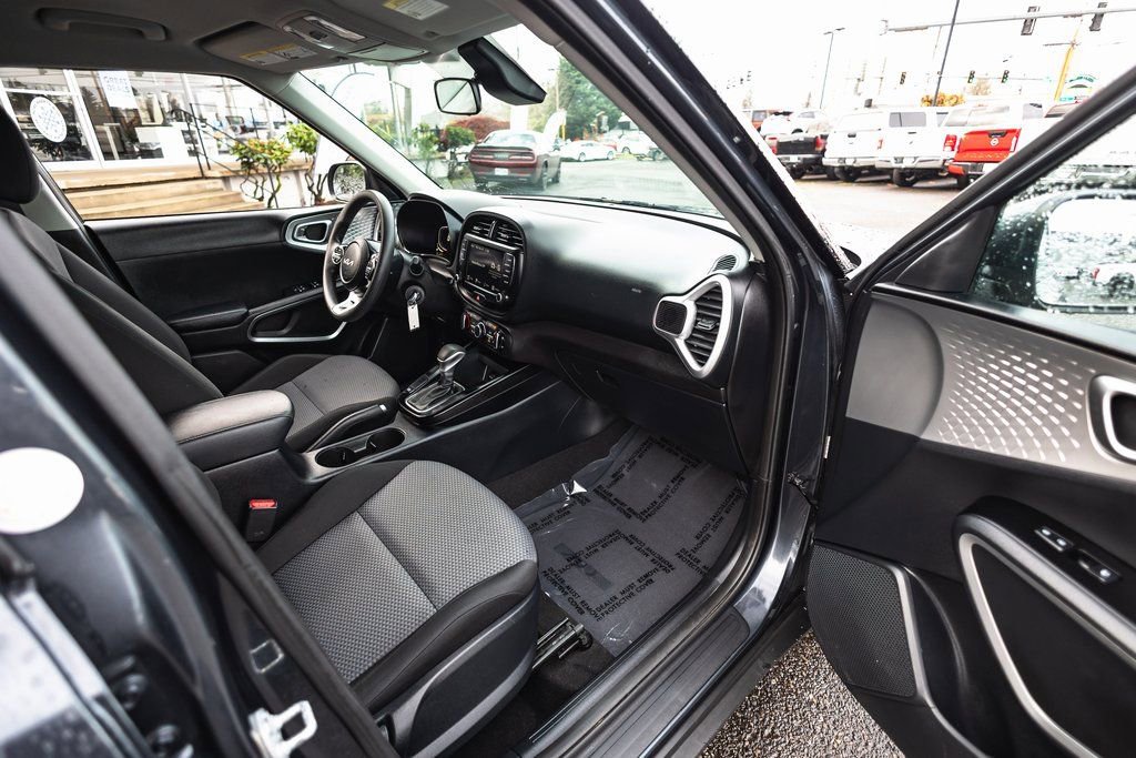 Used 2024 Kia Soul LX w/ Option Group 015 image 28
