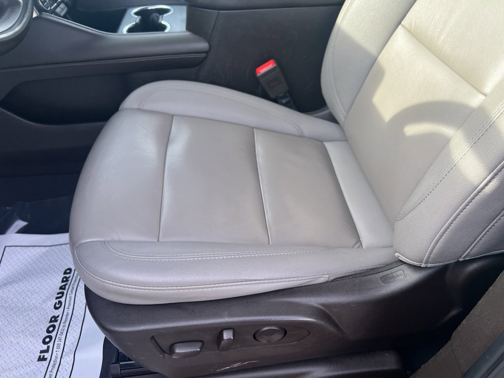 Used 2024 Chevrolet Suburban LT image 8