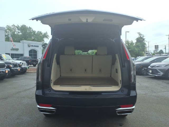 Used 2023 Cadillac Escalade ESV Premium Luxury AWD/4WD image 7