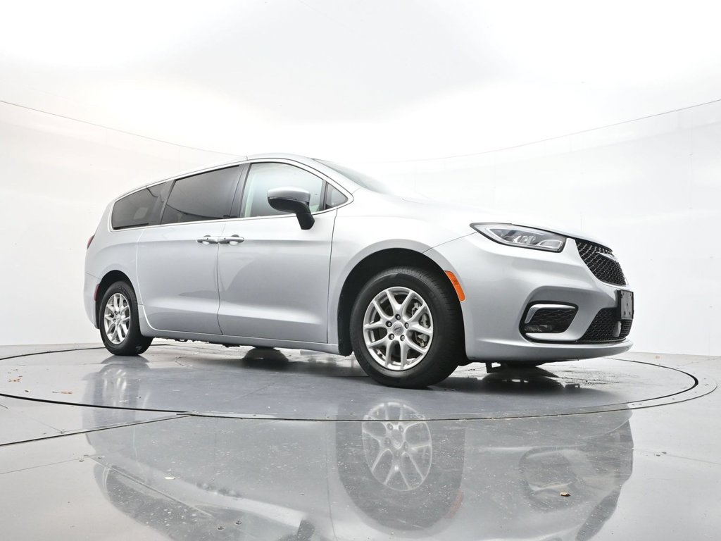 Used 2023 Chrysler Pacifica Touring-L FWD image 26