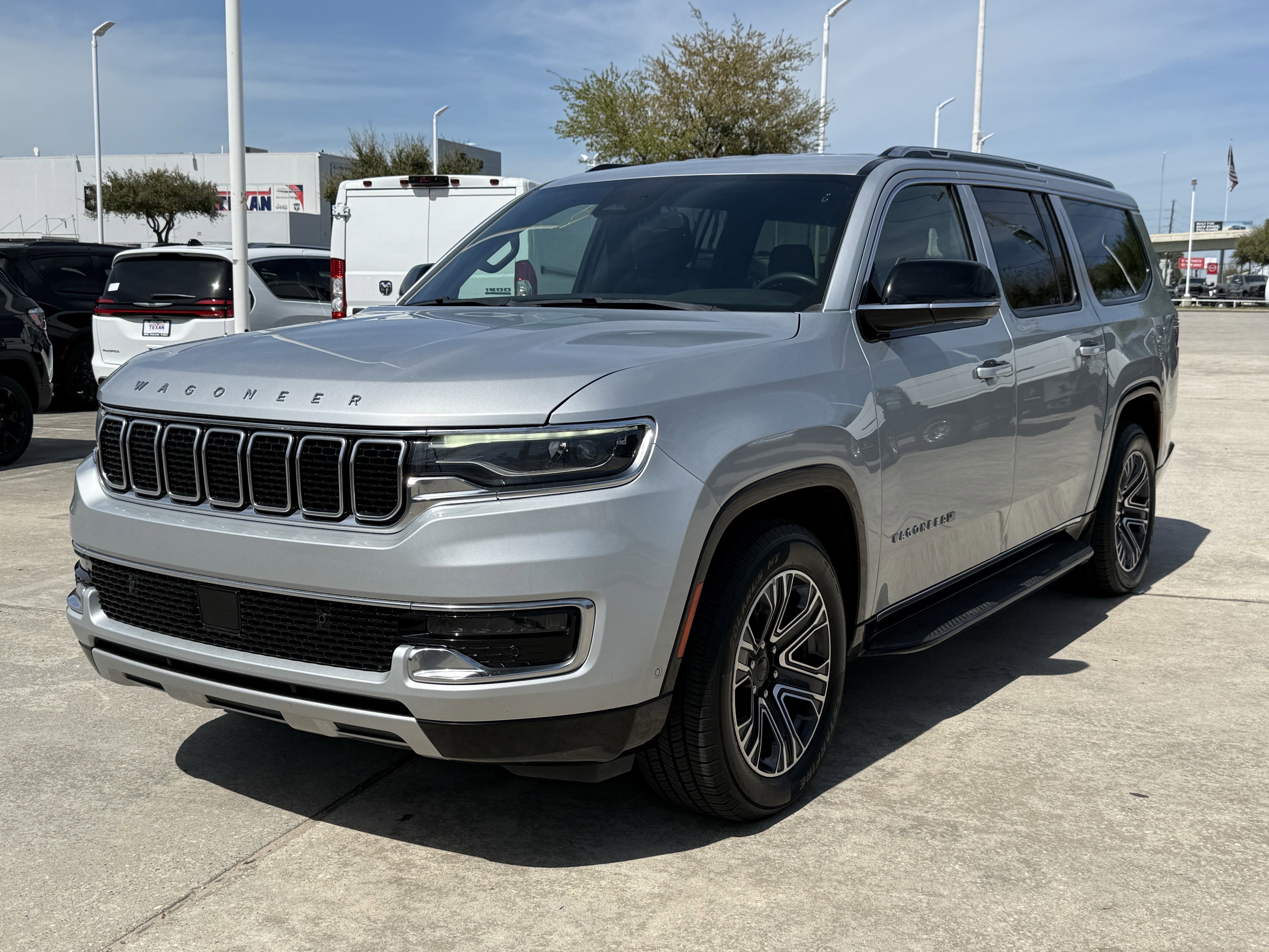 Used 2024 Jeep Wagoneer L Series II w/ Flexible Seating Group image 9