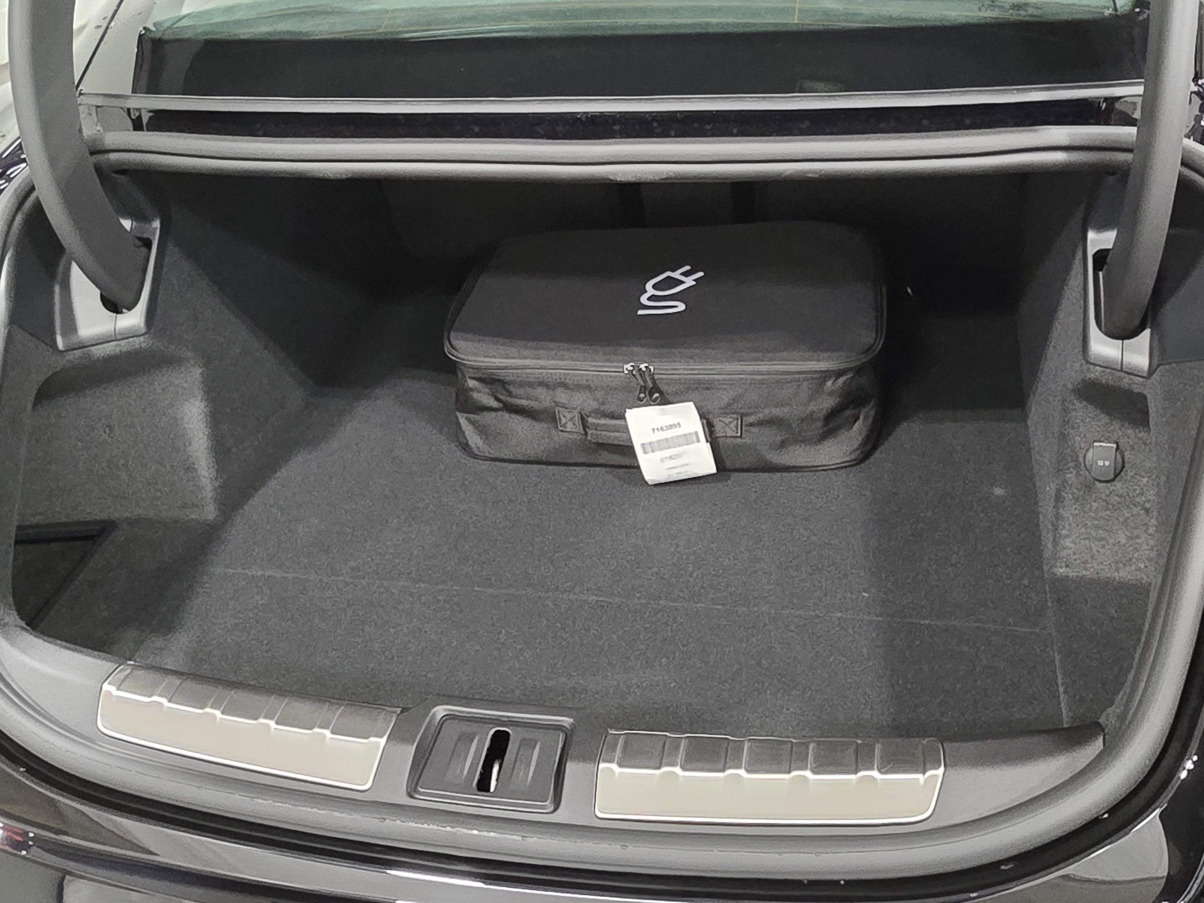 New 2026 Porsche Taycan GTS AWD/4WD image 31