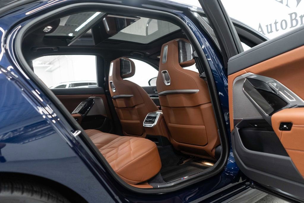 Used 2025 BMW 760i xDrive image 11