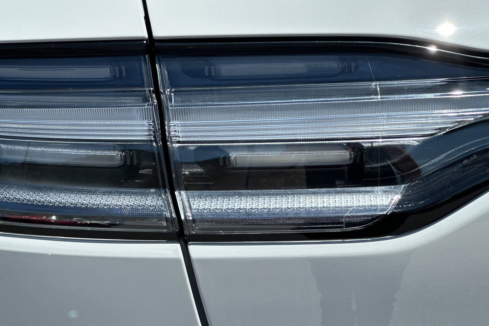 Certified 2025 Porsche Macan image 38