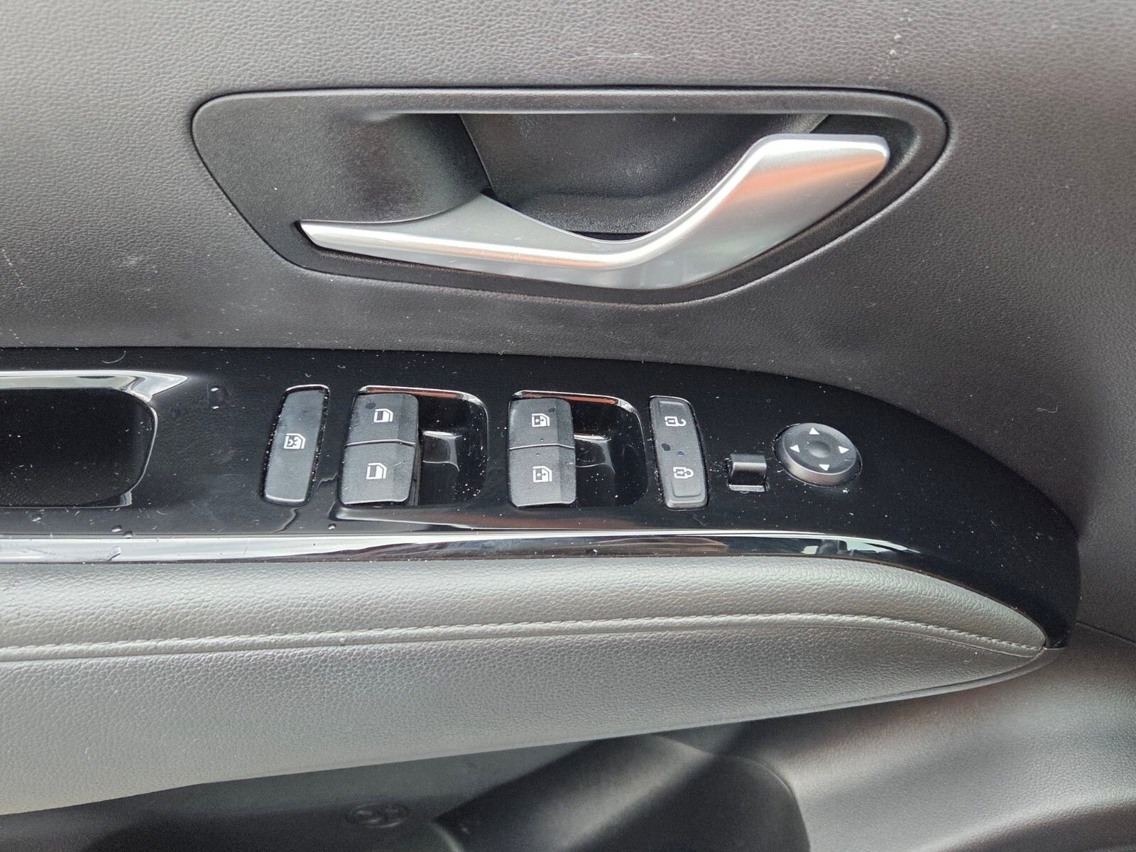 Used 2022 Hyundai Santa Cruz Limited image 32