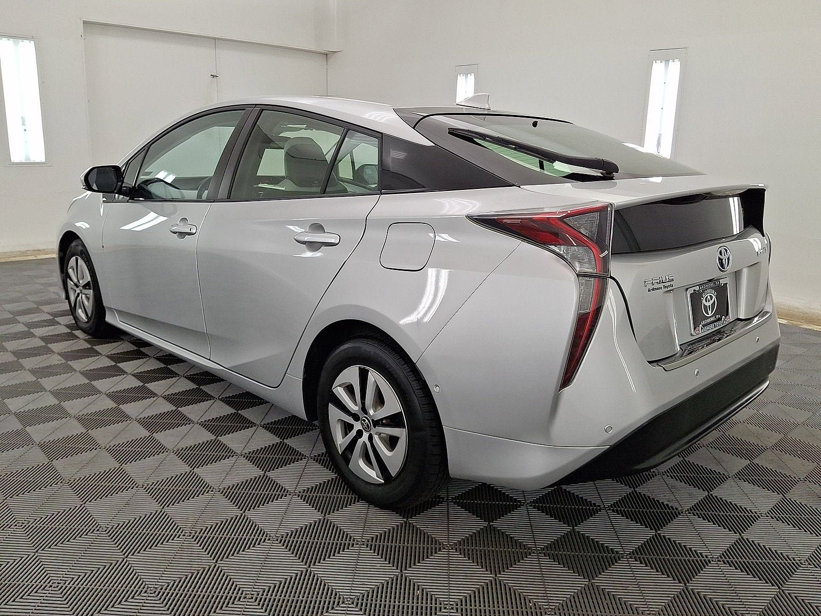 Used 2017 Toyota Prius Four FWD image 14
