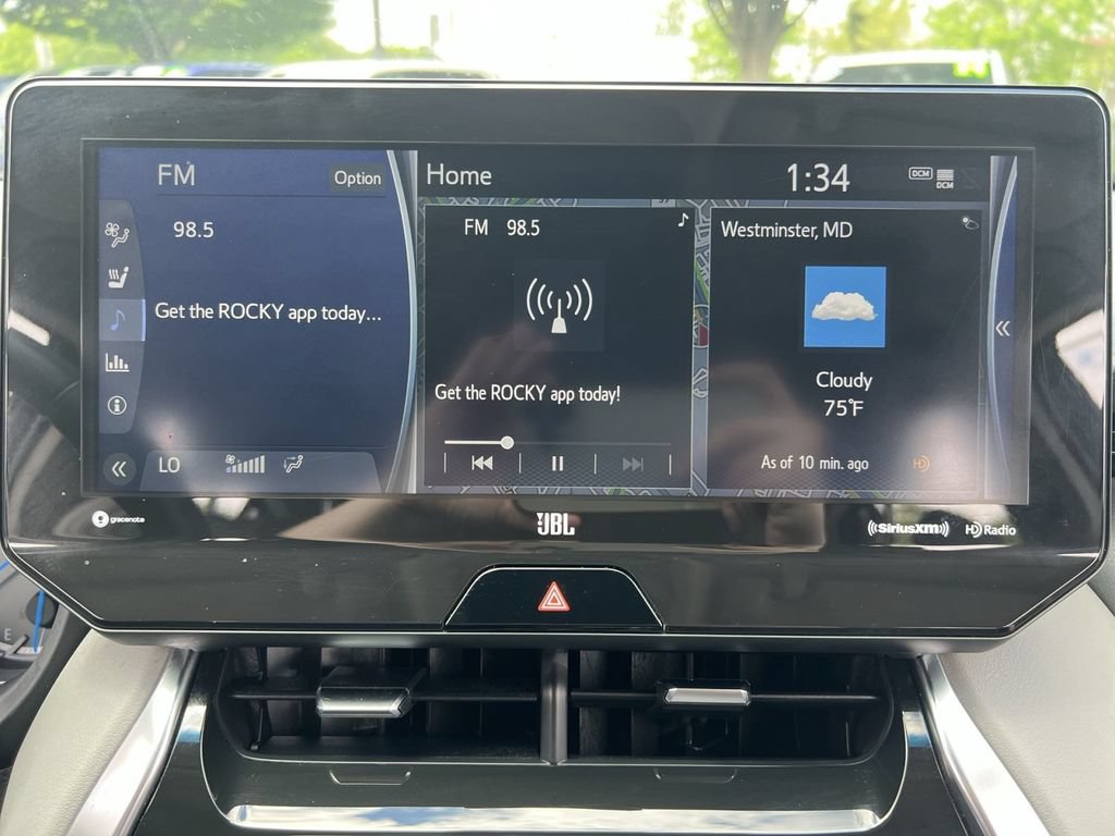 Used 2021 Toyota Venza AWD/4WD image 18