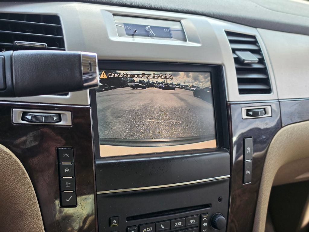 Used 2011 Cadillac Escalade ESV Premium RWD image 27