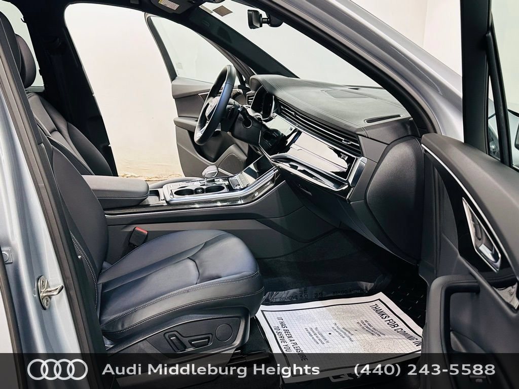 Certified 2025 Audi Q7 2.0T Premium w/ Convenience Plus Package AWD/4WD image 8