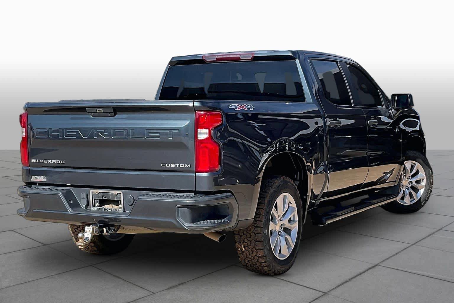 Used 2020 Chevrolet Silverado 1500 Custom w/ Custom Value Package AWD/4WD image 14